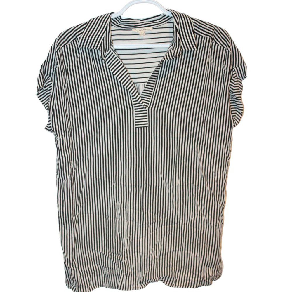 3/$25 🏷 Jane & Delancey Striped Blouse Size Small